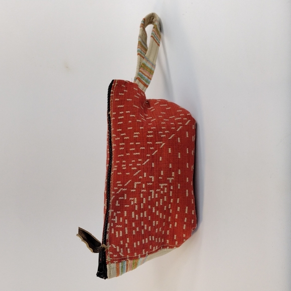 Clutch there is a small glue spot cant hardly see it but it is there - Picture 4 of 5